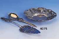 KONV. IN SILBER, DEUTSCH UM 1900/1930, 1X VORLEGELÖFFEL/BRANNTWEINLÖFFEL VON BRUCK- MANN U. SÖHNE, 800ER SILBER TEILVERGOLDET, ...