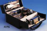 15-TEILIGES LADY-REISETOILETTENSET, ASPREY LONDON 1924, ROSE G 375/000-MONTUREN BZW. DECKEL, BEST. AUS: 2 BÜRSTEN, 6 VERSCH. FLA- KONS, Z.T. MIT ...