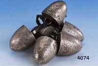 7 GR. KNÖPFE BZW. PFERDEGESPANN-VERZIERUNG, BRUCKMANN & SÖHNE HEILBRONN UM 1900, 800ER SILBER, PUNZIERT, ZISELIERT, Z.T. LEICHT VERBEULT, D. CA. ...
