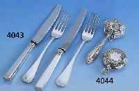 KONVOLUT 2 KINDERRASSELN, 1 X DEUTSCH UM 1900, SILBER GEPR., RING METALL, 1 X VOR 1933, HISTORIZISTISCH