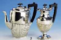 Kaffeekanne und Deckelkanne, Sheffield um 1900, plated, versch. Hersteller, zusammen- passend, Modell Queen Anne, Knaufe und Griffe Ebenholz, ...