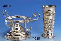 Vase, England, London um 1870, 925er Silber, Gravur mit Eicheln und Laub, gedrehter Dekor, H ca. 15.5 cm