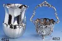 Wand-Blumenschale, reine Treibarbeit, Silber massiv, ca. 40/50er Jahre, schwere Aus- fÜhrung, ca. 430 g, H ca. 17 cm, reduzierter Barockstil, ...