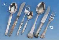 12 Dessertgabeln, 1 VorlegelÖffel und 1 Tortenmesser, Norwegen um 1900, 830er Sil- ber, Griffenden mit Muschelvezierung, Gebr.- Sp., total ca. ...
