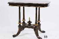 TISCH, FRANKREICH, UM 1870/80, NAPOLEON III, NUßBAUM MASSIV, SCHWARZ LACKIERT, INTARSIERT MIT HORN, FADEN- UND BANDEINLAGEN, AN DEN FÜßEN ...