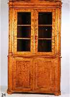 ECKSCHRANK, BIEDERMEIER, UM 1830, BIRKEFURNIER, RESTAURIERT, VERGLASTES OBER- TEIL, AN EINER SEITE KL. TRANSPORTBEDINGER CA. 2 CM LANGER AUSBRUCH, ...