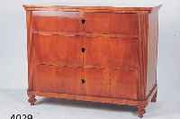KOMMODE, DEUTSCH, SPÄTBIEDERMEIER, 1840/50, SEHNEN GERIEFT, RÜSTER KIRSCHHOLZFURNIER DURCHGEHEND, Z.T. GESPIEGELT, RESTAURIERT, MIN. ...