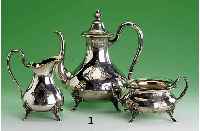 Kaffeekanne, Sahnegießer und Zuckerschale, deutsch um 1870/80, 13lÖtiges Silber, jew. auf 4 FÜßen, MÄanderbandgravur an Band und Kar- ...