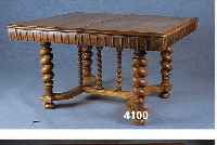 Ausziehtisch, Frankreich, um 1900, Nuß mas- siv, gedrehte Tischbeine und SÄulen, 3 Einle- gebÖden, 2 weiter Tischbeine unter Platte als ...