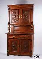 Aufsatzbuffet, Frankreich, um 1880/90, Nuß- baumfurnier, reich geschnitzte Kasetten, ausziehbare Arbeitsplatte, JugendstilbeschlÄge , ca. ...