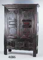 RAHMENSCHRANK, BURGUND, UM 1800/20, EICHE MASSIV, BÄUERLICH, SCHAUFRONT 8-FACH KASSE- TIERT, FÜLLUNG AUS DEM VOLLHOLZ GESCHNITZT, ABSTRAKT ...
