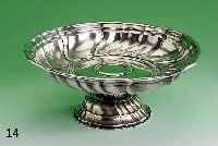 Fußanbietschale, deutsch um 1890/1900, Silber gepr., nicht punz., barockisierend, H ca. 10 cm, D ca. 24 cm, leicht verbogen, ca. 440 g