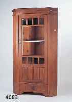 JUGENDSTILECKSCHRANK, DEUTSCH, UM 1904/05, GROßE NÄHE ZU DARMSTADT, KORPUS WEICHHOLZ, EICHE FURNIERT, SPROSSEN AUS DEM VOLLHOLZ, FACETTIERTES ...