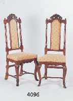 ZWEI BAROCKSTILSTÜHLE, DEUTSCH, AACHENER RAUM, 1860/70, NUßBAUM UND EICHE, AUS DEM VOLLHOLZ GESCHNITZT, VORBILD 1720/30, BEZÜGE UND POL- STER ...