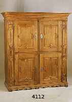 SCHRANK, LIPPE-DETMOLD, 19.JH., EICHE MASSIV, GESCHNITZTE APPLIKATIONEN, 4 TÜREN, 2 EINLEGEBÖDEN, SPANNUNGSRISSE, CA. 163X146X55 CM, MIT ...