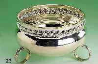Anbietschale auf 3 FÜßen, 925er silber, Rand mit stil. Rocaillendekor, H ca. 11 cm, Dca. 18 cm