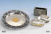 Konvolut: 2 Serviettenringe (oval), reine Treibarbeit, Hammerschlagverz., teilverg., um 1910, 800er Silber, sign. Siegel Berlin, bekannter ...