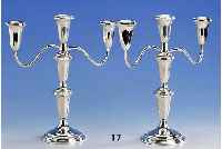Kerzenleuchterpaar, Amerika, 925er Silber, gefÜllt, Kordelbandverz., 3-teilig ab- schraubbar, Oberteil: 3-armig, H. ca. 27 cm, B. ca. 27 cm