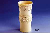 Bechervase, Elfenbein, China um 1900, gedrechselt und geschnitzt mit feiner Blatt- bÄnderung, H ca. 12.5 cm
