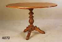 OVALER TISCH, DEUTSCH, UM 1870/80, PLATTE KIRSCHE MASSIV, FUß KIRSCHE UND NUßBAUM, KONSTURKTION WEICHHOLZ, LEICHTE OBERFLÄCHEN- SCHÄDEN, CA. ...