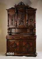 AUFSATZSCHRANK, FRANKREICH, UM 1880, KORPUS TEILW. EICHE UND NUßBAUM MASSIV, NUßBAUMFUR- NIER, SCHNITZEREIEN Z.T. AUS DEM VOLLHOLZ, MITTELTEIL ...