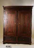 KLEIDERSCHRANK, MITTELDEUTSCH, 1835-40, EICHE MASSIV, MIT BREZELFÜLLUNGEN, AUFGELEGTE LEISTEN, 2 SCHUBFÄCHER IM FUßTEIL, GEBRAUCHS- SPUREN, ...