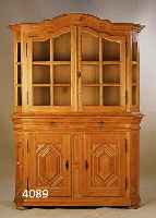 PRAHLHANS, NORDDEUTSCH, EICHE MASSIV, STIL- MÖBEL, AUFGESETZTE LEISTEN, SPROSSENFENSTER, 2 SCHUBLADEN, KOPF GESCHWEIFT, EINLEGEBÖDEN, CA. ...