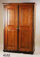 SCHRANK, DEUTSCHT, UM 1840/50, EICHE MASSIV, ZWEI KASETTIERTE TÜREN, INNENEINRICHTUNG MIT KLEIDERHAKEN UND EINER SCHUBLADE, FÜßE ERGÄNZT, ...