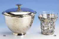 Vase, Orivit um 1900, Zinn, Glaseinsatz sek., sehr gut passend, reiner Jugendstil mit floralem Dekor, H ca. 14 cm, D ca. 13 cm
