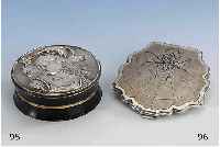 Puderdose, Polen, 20/30er Jahre, 800er Silber, Deckel mit Spinne und Netz, tauschiert, Meistermarke SS, Innenein- richtung mit Spiegel, D ca. 10 ...