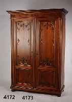 Schrank, deutsch, um 1900, Korpus Weichholz, Nußbaum- und Wurzelnußfurnier, Barockstil mit Jugendstileinschlag, 3/4 SÄulen, Inlets aus dem ...