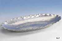 Zeppelin-Bordgeschirr: Anbietschale, Aluminium deutsch um 1930/32, Wellenrand, auf dem Boden Zeppelin-Signet und bez. Zeppelin, 3 x 33 x 17 cm, ...