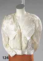 KRIZIA-Abendblouson, wollweißes Seiden- crepes, mehrfach plissiert, RÜckenl. ca. 48 cm