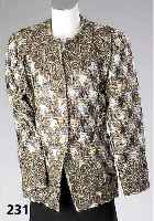AMAROTICO-Samtjacke mit Stickerei, Gr. 40, Rundhals ohne Kragen, mit GoldfÄden durchwirkt, 3 KnÖpfe, ehem. unverb. Preis- empf. lt. Einl. DM ...