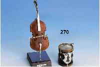 Konvolut 2 Silber-Miniaturmusikinstrumente: 800er Silber/Holz, ital. Atelierarbeit, best. aus: Contrabass, L ca. 21 cm mit StÄnder und Bogen; ...