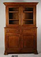 Aufsatzvitrine, Elsaß, um 1860/70, Eiche massiv, nach dem Vorbild von 1770/80, abgela- gertes Holz von bester Verarbeitung, 1 Glas- scheibe ...