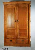 Vielzweckschrank, deutsch, um 1900, Kirsch- baum, z.T. massiv, bzw. Buche massiv, praktische Einteilung mit ZwischenfÄchern, Lisenen gerieft, ...