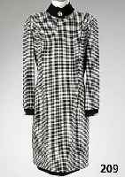 AKRIS-Kleid, Schweiz, Gr. 40, 100 % Wolle, schwarz/weiß kariert, gefÜttert mit schwarzem Wollabschluß an Rock und Ärmel, Kragen lose ...