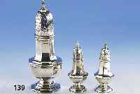 Zuckerstreuer und Salz- und Pfefferstreuer, Birmingham, 925er Silber, um 1910/20, H 16.5 bzw. 8 cm, zusammen passend