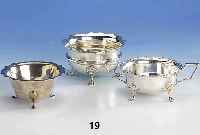 Konvolut 4 kleine SchÄlchen, England um 1910, 925er Silber, auf FÜßen stehend, 1 x mit Griffen, H ca. 5.5 - 6.5 cm, D ca. 10.5 - 12 cm, zus. ...