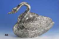 Tischdekorativ in Form eines Schwanes, wohl Schleissner, Hanau, 800er Silber, reine Handarbeit, nachgestochen, FlÜgel bewegl., ca. 1180 g, 30 x ...