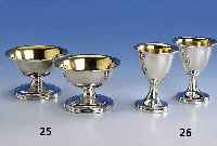 2 Eierbecher, England um 1819/20, 925er Silber, innenvergoldet, reine Treibarbeit, Meistermarke RHDH= Robt.& David Hennell, H ca. 7.5 cm