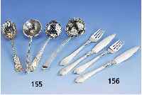 Besteck fÜr 5 Perosnen, GEORG JENSEN, um 1930, 830er Silber, Hammerschlagverzierung, in der Lit. abgebildet, best. aus: 5 Messer und 5 Gabeln, ...