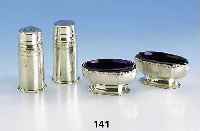 Konvolut, Salz- und Pfefferstreuer, 800er Silber, Glaseinsatz, H ca. 7 cm; Paar SalzschÄlchen, 800er Silber, blaue GlaseinsÄtze
