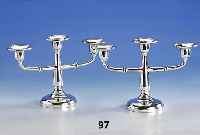 Kerzenleuchterpaar, Amerika, 925er Silber, gefÜllt, 3 Brennstellen, Fuß min. verbeult, H ca. 16 cm, B ca. 25 cm