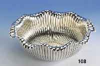 Anbietschale, Amerika, 925er Silber, Rand gewellt, H. ca. 8 cm, D. ca. 23 cm, ca. 380 g, Bes.-Monogr. "M"