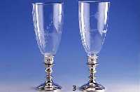 Kerzenleuchterpaar mit Glasaufsatz, Amerika, 925er Silber, gefÜllt, Glasaufsatz abnehm- bar, floral verz., H. ca. 36.5 cm, min. verb.
