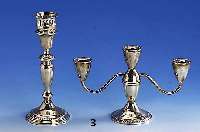 Konvolut aus 2 Kerzenleuchtern, Amerika, 925er Silber, Fuß getreppt, gefÜllt, 1 x Oberteil: 3 Brennstellen, abnehmbar, H. ca. 21 cm, min. verb.