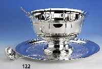 Konvolut 4 Teile, Amerika, plated, 2 x Gorham, best. aus: Tablett, ca. 50 cm, floral verzierter Spiegel; große Bowleschale, H. ca. 22 c, D. ca. ...