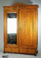 Kleiderschrank, Jugendstil, um 1910, Eiche hell, facettierer Spiegel, zwei Schubladen, min. Altersspuren, zerlegbar, ca. 227 x 156 x 58 cm, ohne ...